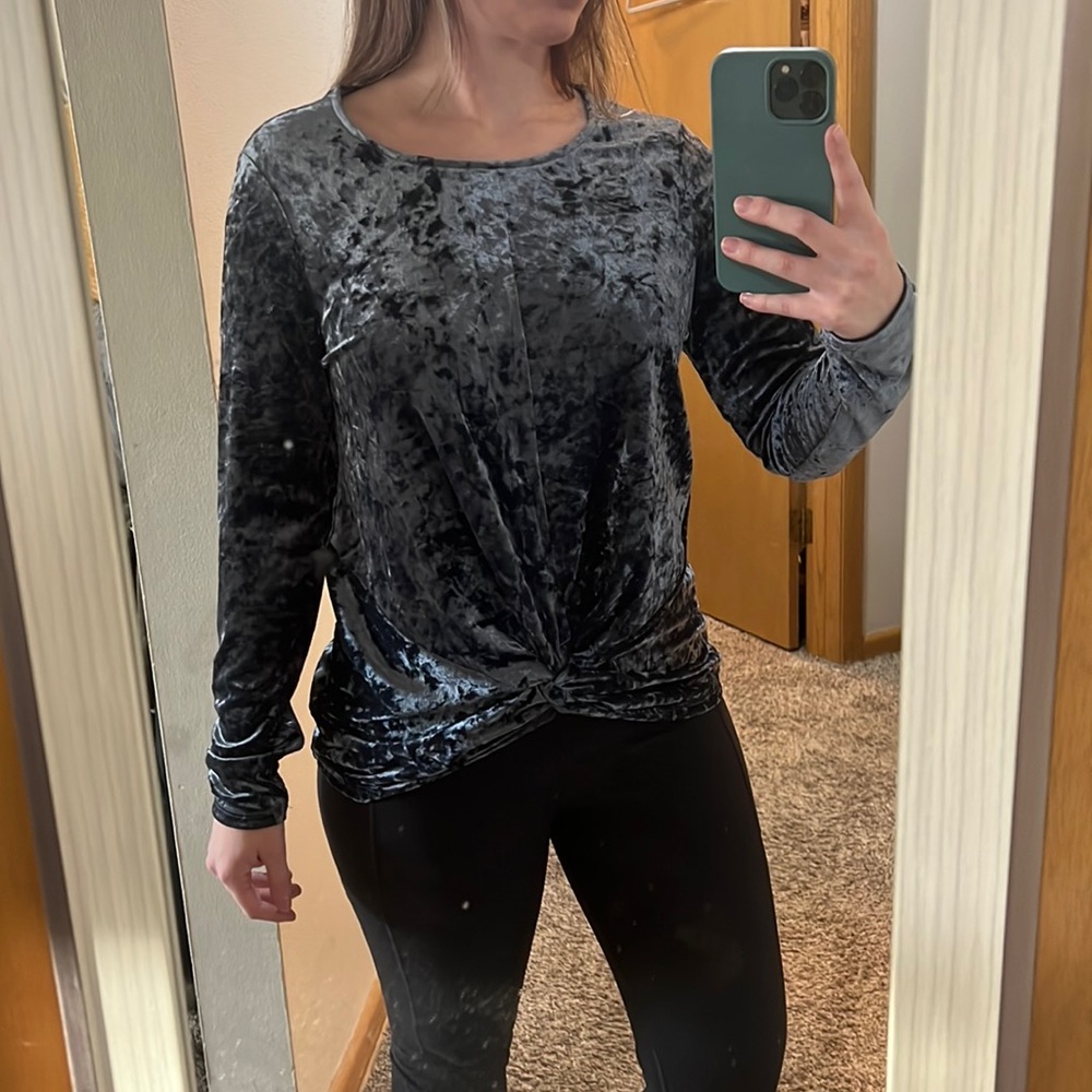 Long sleeved velvety top